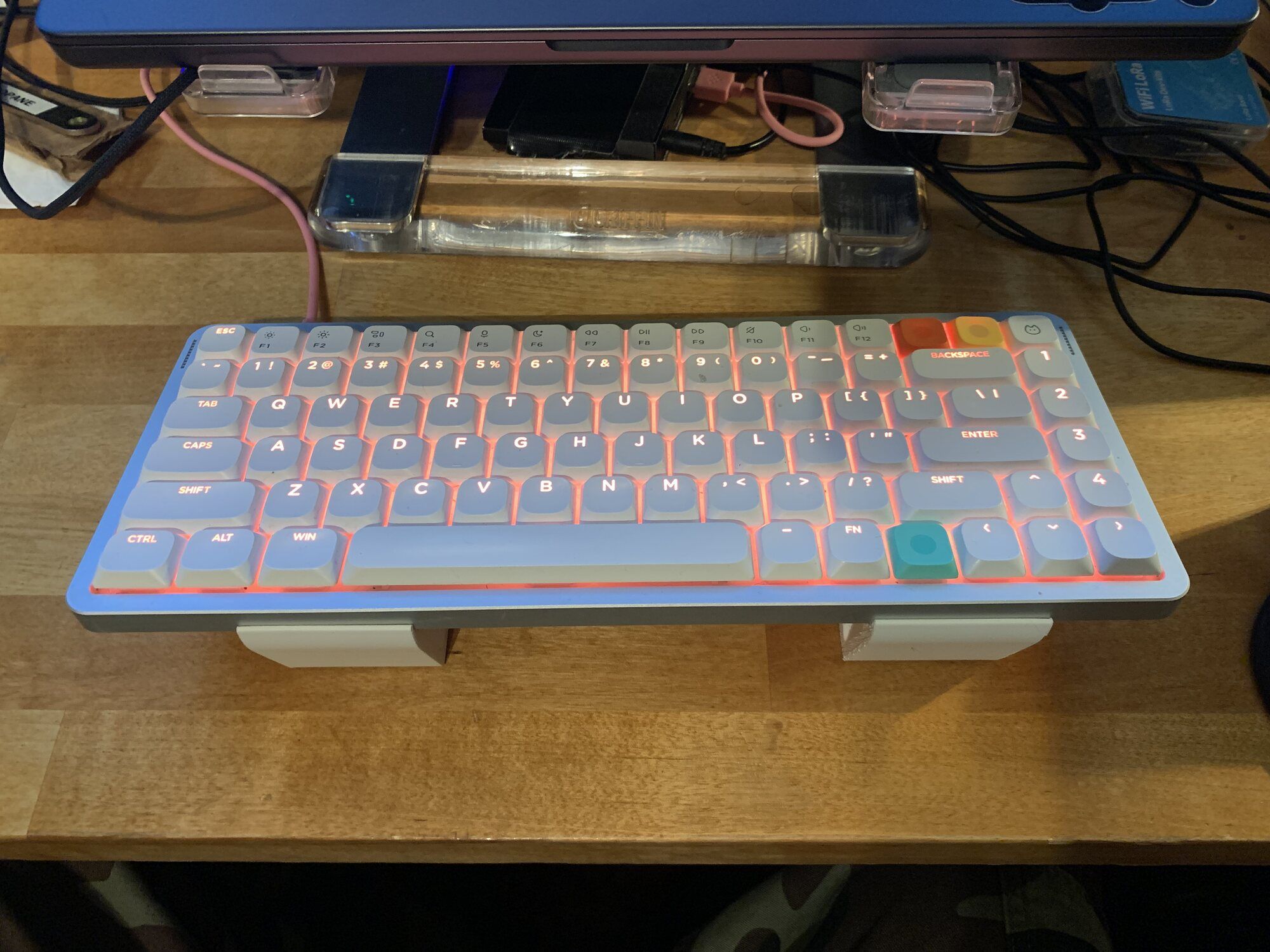 The finished keyboard resting on the pair of white 3D-printed lifters